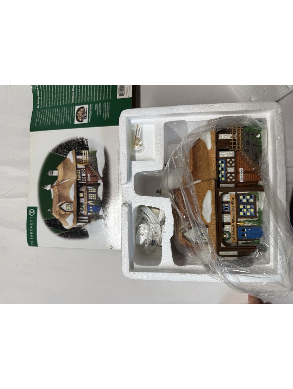 Department 56 Dickens Village Aldeburgh Music Box Shop Illuminated Musical 1999